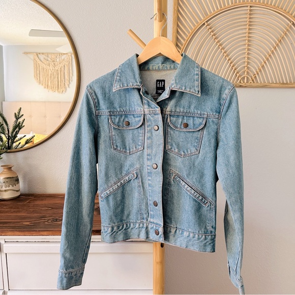 GAP Jackets & Blazers - GAP CLASSIC DENIM JACKET!🌊☀️🌿